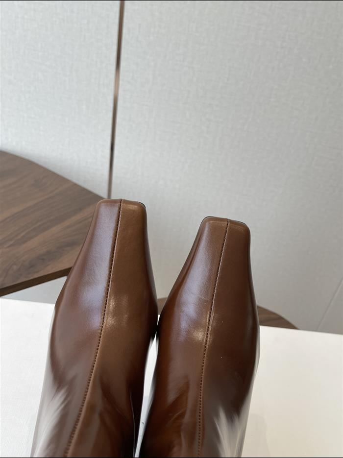 2025112817448703 390